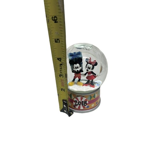 Disney Mickey and Minnie Mouse Christmas Snow Globe 2018 Holding Present W Box - Picture 12 of 13